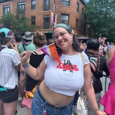 confusedqueer07's profile picture. previously molsmols1107! lesbian, confused and scared but hot yk?