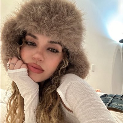 xplrtopic's profile picture. katseye enthusiast | 21