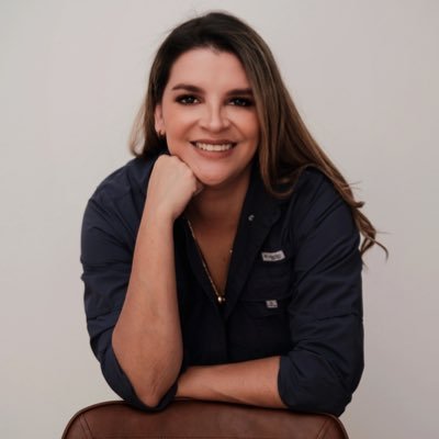 Mujer cuencana, madre y servidora por vocación. Financiera de profesión, política en formación.. 🇪🇨Creo en el Ecuador que todos soñamos.