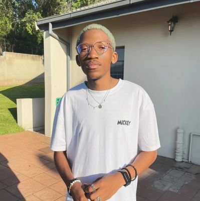 Full stack software developer | Graphic Design/cinematographer| I Take Photos Too | Overall Entrepreneur ⬇️ A painter 🎨 and 🧘♂️ Yoga Enthusiast.