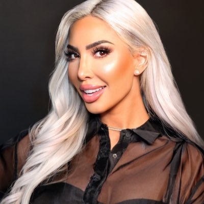 G.O.A.T TEEN MOM 🗽 The Teen Mom of Comedy 🎤 ⬇️ @nytimes Best Selling Author🌟 O.G 3x AVN WINNER. OFFICIAL X ACCOUNT OF FARRAH ABRAHAM - NOT A PARODY .