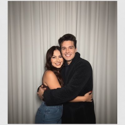 akarencameta's profile picture. Católica, fã do Luan Santana e Vascaína :)