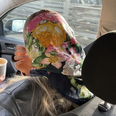 elifbusrakayaaa's profile picture. ara sıra geçiyor bir atIı, iki yayan