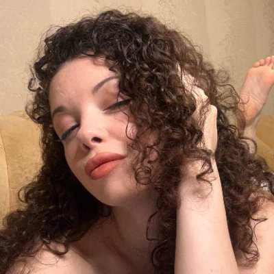 solarettaa's profile picture. Why just look when you can talk to me? 😉 link’s below, baby ❤️