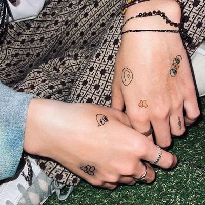 flynanaart's profile picture. being a kpop fan since 2012