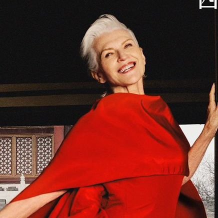 Bestselling International Author of A Woman
Makes
A Plan 📖 Doctor of Dietetics👩🎓
Supermodel😉💃
#ItsGreatToBe76 Manager:
anna@mayemusk.com