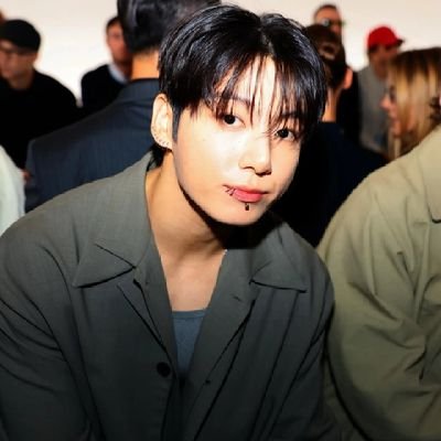 ♥︎ #Jungkook my life, my happiness♡
♥︎ @BTS_twt my safe place♡