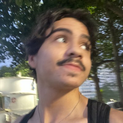 sou estudante de cinema e tenho opiniões duvidosas sobre futebol, do audiovisual e do @botafogo / sigam: @Clicksdogil no instagram