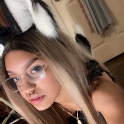 ✨ just a icky gal 18+ MDNI 🌱 touching from 10pm-2am * wink wink * kink / fetish friendly ✨ 🦇 mommy domme / switch 🐾 puppy girl