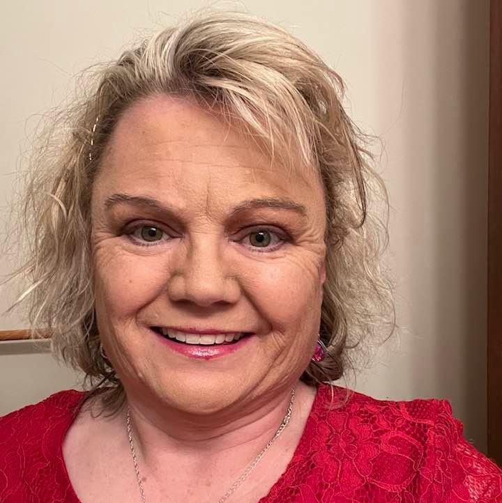 Shelley_Keazer's profile picture. When life brings you to your knees, pray while you’re there. When you’re standing tall, raise your hands in praise.