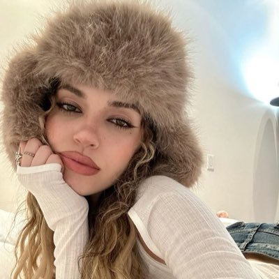 prettyrbblon's profile picture. - ⊹𐙚 let your soul glow