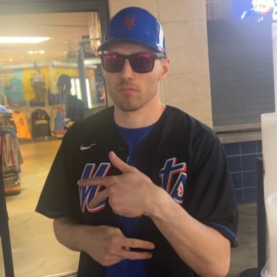 Livin’ the dream #LGM 🧡💙🍎 ⚾️#LGR 💙❤️🏒 #TogetherBlue 🏈💙❤️ 🇮🇩🇮🇹✝️