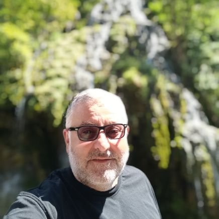 Sen iyi ol !!
Dünya nasıl isterse öyle dönsün ...
Hacettepe Üni Maden Müh.
Alfred H.Knight Maden Müh.
Göksa Gıda kurucu
Bandır Restoran kurucu
Akten AŞ Müh.
