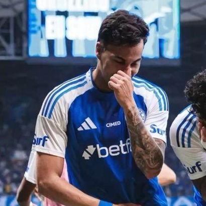 fã do Pablo aimar e Franco mastasntuano e torcedor do Botafogo Arsenal e olympique de Marseille.