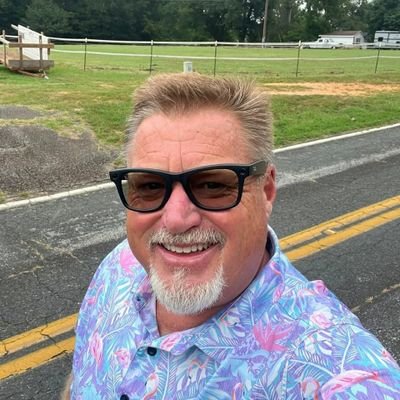 Emiliano_Nava66's profile picture. IRSA (Inversiones y Representaciones SA), abarcando sus orígenes, liderazgo, crecimiento y principales líneas de negocio.