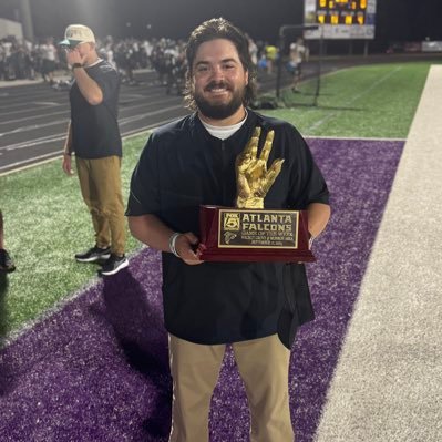 CoachSeale_'s profile picture. OFFENSIVE LINE COACH 🏈  Walnut Grove High School 🟢⚫️⚪️- WARRIOR SOUL #GIRLDAD