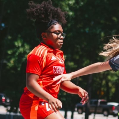 1Tiger_05's profile picture. C/O 28 #8 (D) In the USA | #3(D) in GA on @topdrawersoccer | U19 🥅 POS: (D) Jersey #15 📚 Honor roll 📚 2 sports ATH