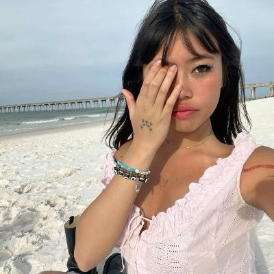 rebelrr8's profile picture. ☀️ ⛵ 🌊💦 🤍 💛