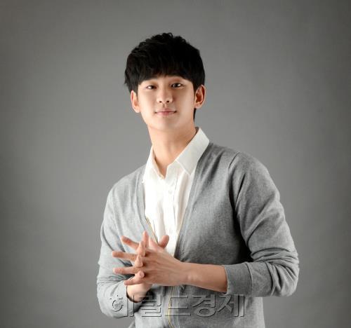 Kim Soo Hyun - Actor Korea
16-02-1988
Key East entertainment
181cm
65 kg
AB