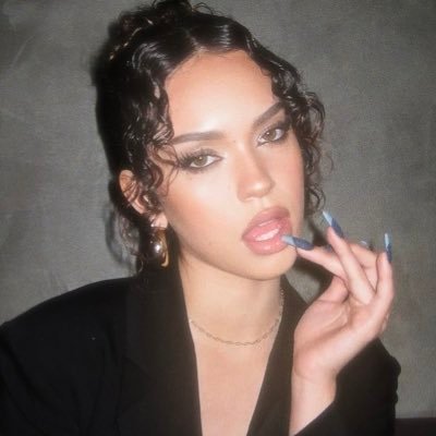 lovesickride's profile picture. Woman is Living her Best Life. But Like In Her Head