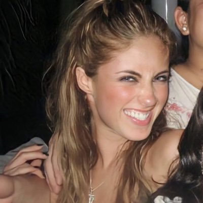 carolmachadonut's profile picture. 