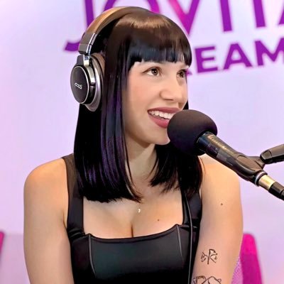 Conductora y entrevistadora ex Crónica TV 📺 Conduzco A CARA DE PERRO. Cantar es el don que Dios me dió 🎤🎶 Todas mis plataformas👇🏻