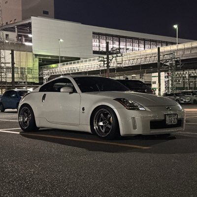 r__z33's profile picture. 