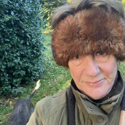 Love lurchers and all country life. Support village shops, markets, buy British. Appreciate old fashioned good manners. Keep British farms in families. 🇬🇧🚜