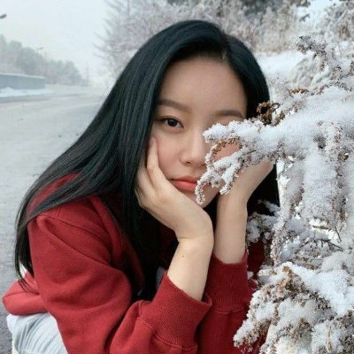 Menoreh rekaman intuisi pun dibekali bakat piawai nan cemerlang sejak tahun 1997. Ia kuasai pikat bagi lalu-lalang, Park Youna𓆪「 박유나 」