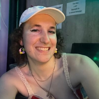 April 🐒 they/she 💖 28 y/o confirmed 𐂂‼️I h8 🔻amerikkka