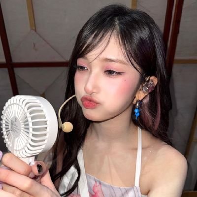 hilanmg's profile picture. I'm a nice person. I love swimming and hiking around town.