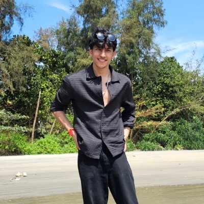 siddharthtwt's profile picture. SDE @sublimex | prev Built 7+ AI apps  @Madeline_ai

Talks about #AI, #Softwareengineering #BuildingSaaS #Productivity