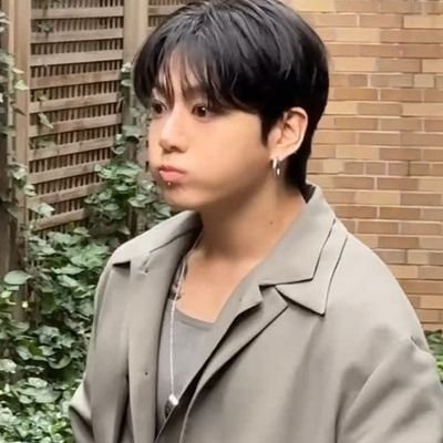She/her ꒰ ᯓᡣ𐭩 ⟬⟭ 💜 ⟭⟬ ᯓᡣ𐭩 Fan account ꒰ Ot7 ꒰ 🐥 bias ꒰ BTS PAVED THE WAY ꒰ The best moment is yet to come ᥫ᭡
