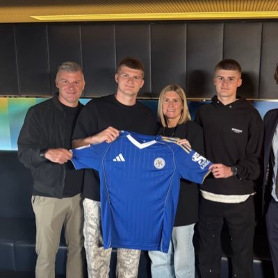 Wifey to @Jamo18 and proud mum to @JordanJaj66 and @LucasJ66 💙