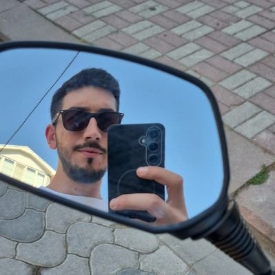 cemalkcgz's profile picture. Hem mimarlık hem sigortacılık