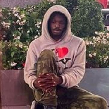 zainskazem1's profile picture. 990