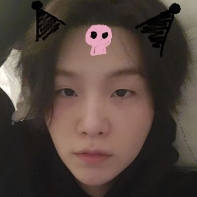 scrivo della mia vita mentre mi dispero per yoongi e i suoi amiketti.