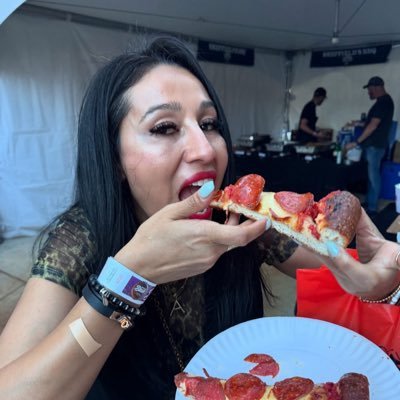 CukiCua2881's profile picture. #Milf de 45 años♠️, fiel / me gusta mucho beber y salir de viaje. Comenten sin pena #bbc #madura #casada #blacked