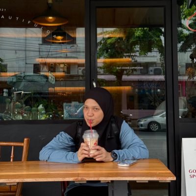 pici0611's profile picture. Happy mess