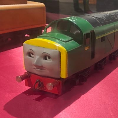 トーマス、鬼滅、戦隊好き グッズ色々集めてます。 戦隊だとゴーオンジャーとブンブンジャーが1番好き 最近あつ森にハマってる