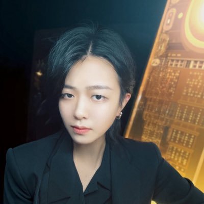 L,全てはエンターテイメント. 「ザ・ノンフィクション」で醜態を晒したおもろい人です。恋愛リアリティショーイエパロ(@YellowParrotLuv)に2回も出演したクレイジーな人です。Re:EDEN(@Re_EDEN_)でジェンダーレスホストやってます。