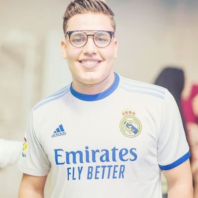 ان سالت 100 شخص ستجد أمامك 100 رائي انا لا اطرح شخصيتي لأحد انا اجاري عقولهم فقط💀👀💪