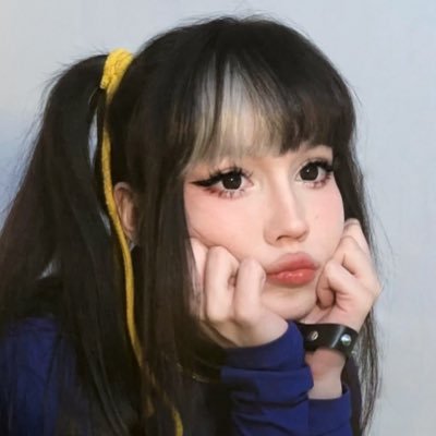 Paula Waflu 🔪 Twitch partner 💜 Vtuber account @shiniVtuber 👀 ✨ https://t.co/9HGC3NMt1f