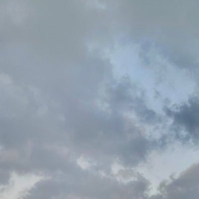 أرفعُ يداي في أشد وقت لضعفي وحيرتي ومتاعبي وقلةَ صَبري أقول يارب. فأشعرُ كأنَّ كل شيء يذوب عن كاهلي وتسقطُ الأعباء وفي الواقع ربما لا ينتهي شيء لكن مناجات