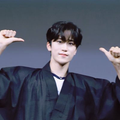 jununu921's profile picture. #준우 🫶🏻 세상에서 준우밖에 안 보여요🖤