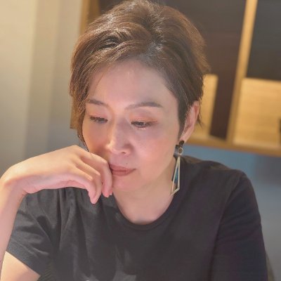 chism1000's profile picture. 仕事と家事と育児に追われる毎日。仕事をしても、お金は貯まらず漠然とした将来への不安⇨副業で動画編集を開始⇨編集チームPlusを立ち上げ⇨1年半で40万円以上達成！現在は動画編集初心者向けの情報発信・サポート。
主婦でも副業で稼ぎたい！動画編集で結果を出したい方はフォロー必須！