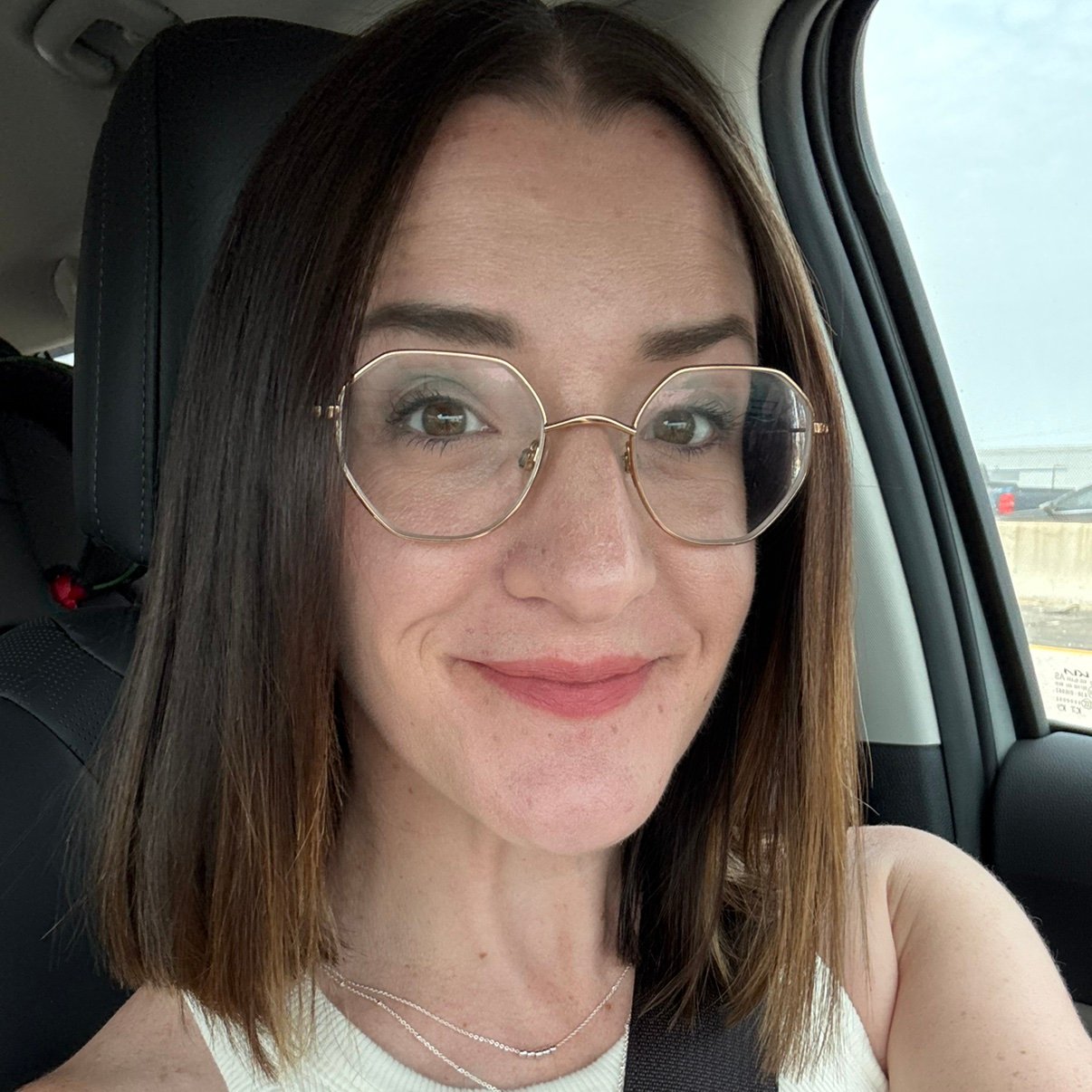 kirstiksimmons's profile picture. 