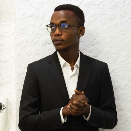 OhEmHi's profile picture. Hi, I'm Bosun. Visual Designer| Singer| Songwriter | Citizen of Light.

Manchester United Stan❤️.

It's nice to meet you