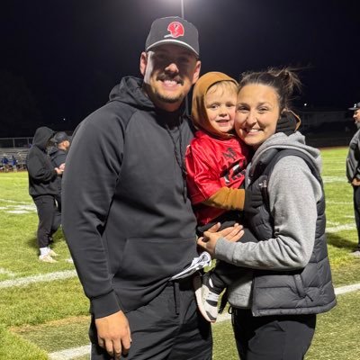 PASSION LOOKS LIKE AGGRESSION TO THE UNMOTIVATED. 🏈 Proud husband, dad and Head football coach of the Aplington-Parkersburg Falcons. BE THE CHANGE!!