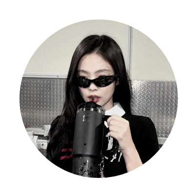 𝐁𝐀, 𝐄𝐒𝐓 𝟐𝟎𝟏𝟕 ─ ♛ a monarch of her own empire, adorned in silk & serendipity. the epitome of grace untamed.